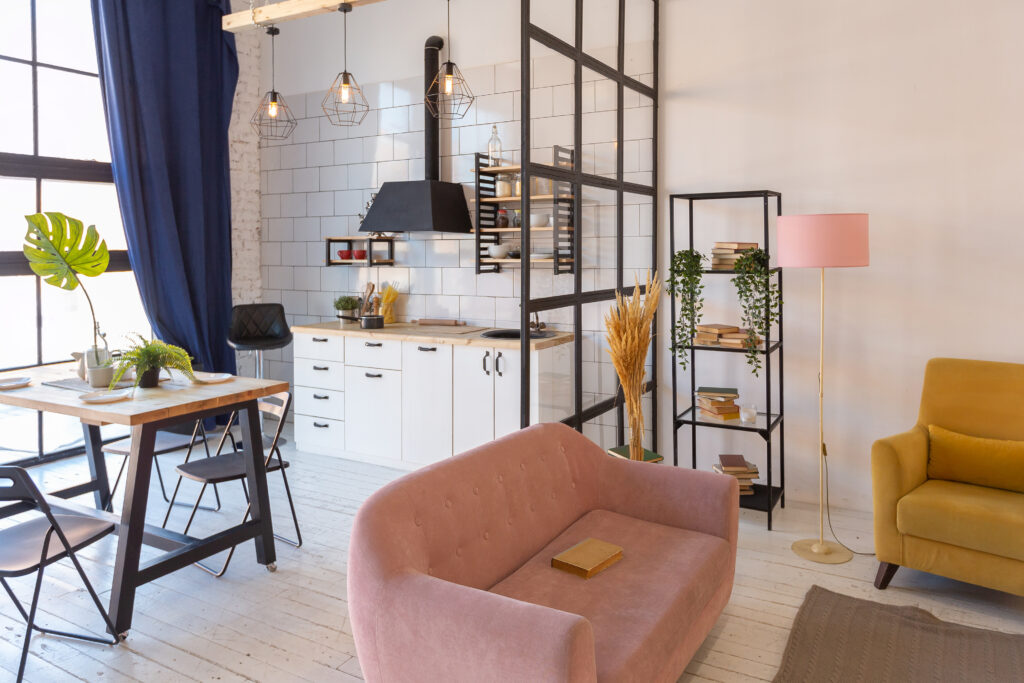 Pequeno apartamento com decoração escandinava e visual clean.